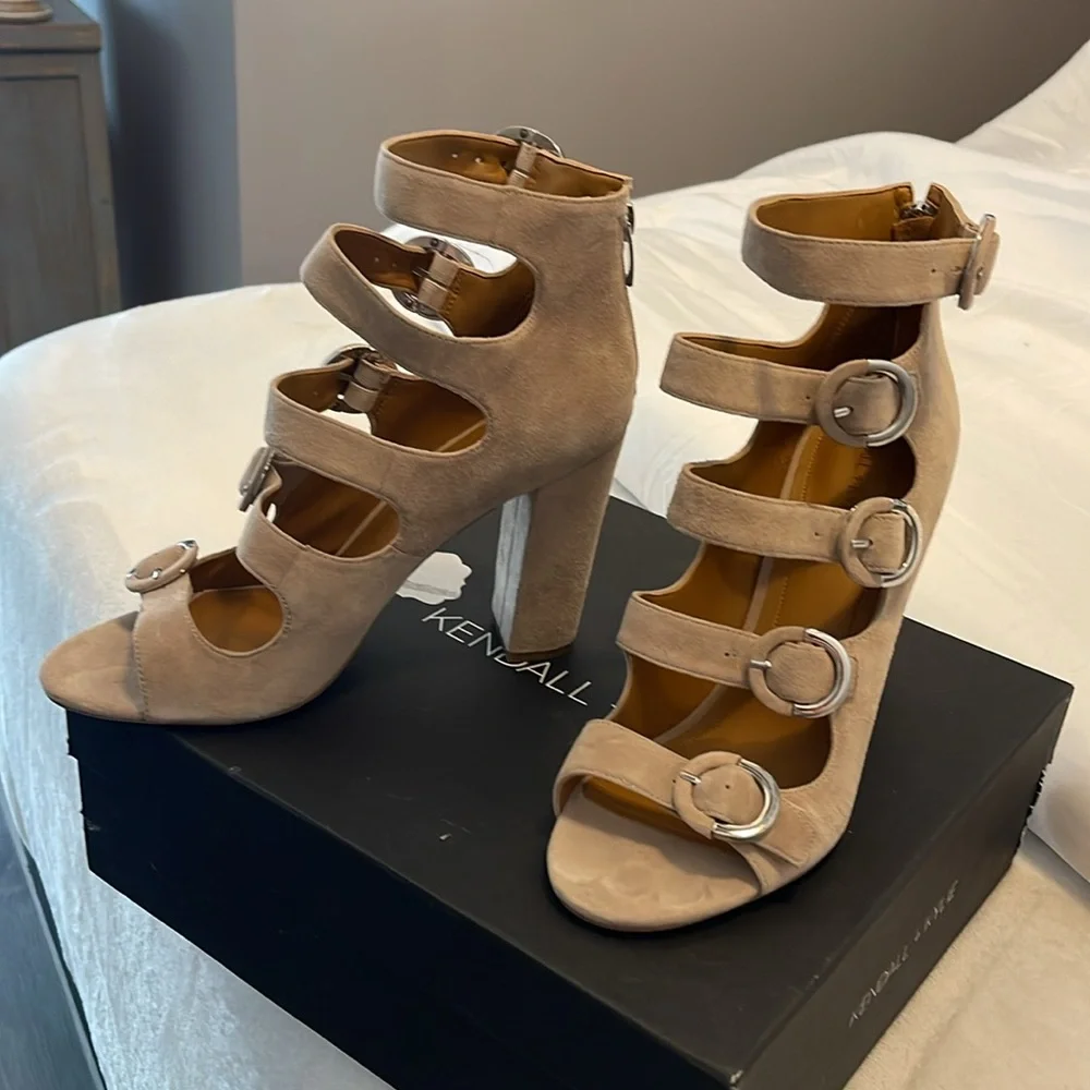 Kendall +Kylie beige leather upper strap sandal - Picture 2 of 4